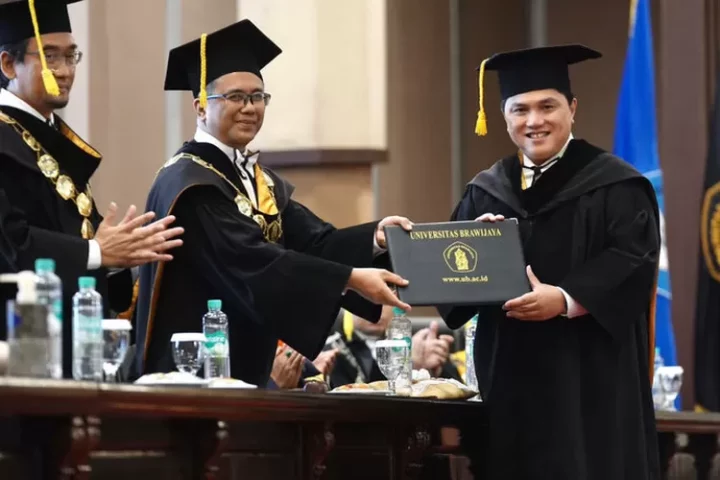 Erick Thohir Dapat Gelar Honoris Causa dari Kampus UB Berkat Rekam Jejak di BUMN, Kalau di PSSI?