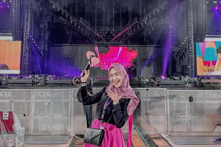 Lagi-lagi Ria Ricis dihujat gegara tulis nama Lisa BLACKPINK jadi nama ini, netizen: Ketauan beli tiket buat..