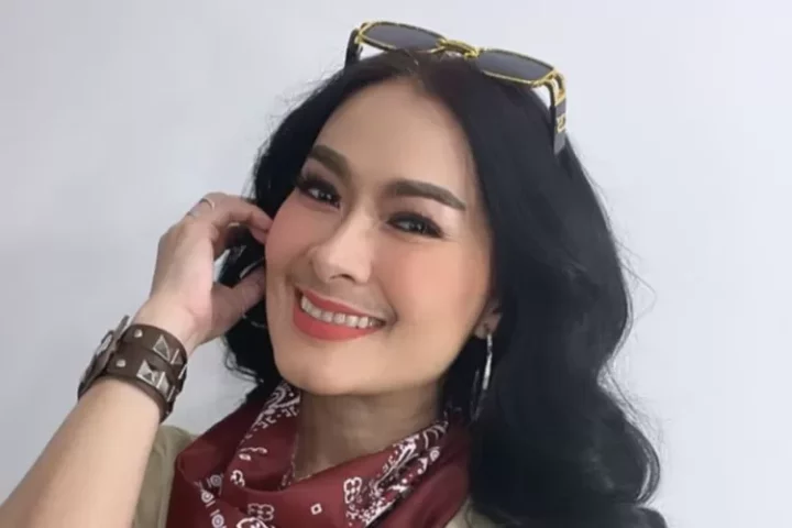 Lain dari biasanya, Iis Dahlia unggah video baca Al Quran, auto dicerimahi netizen: Ibadah gak perlu diposting