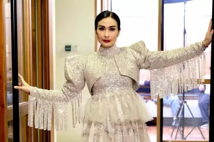 Ketat banget, begini tampilan Iis Dahlia saat bergoyang pinggul ala Bollywood, netizen: Bukan Wulan Guritno