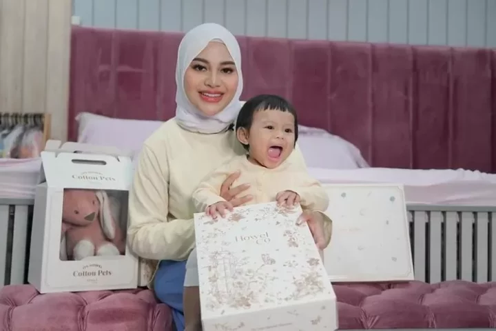 Biasa ngurus adik-adik, Aurel Hermansyah sempat syok jadi mamah muda: Anak sendiri tuh…