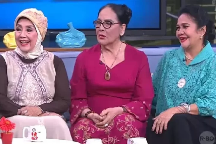 Sebagai sahabat mendiang Nani Wijaya, Connie Sutedja menangis histeris mengaku menyesal tidak bisa...