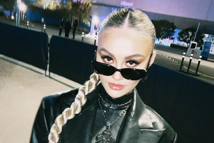 Agnez Mo beri pesan menohok nan elegan saat dituding sepi job oleh netizen, rekan kerja: Wah parah lo...