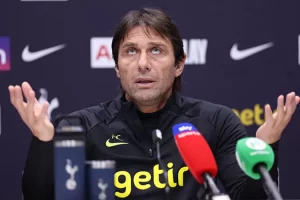 Antonio Conte marah kepada pemain, Jamie Carragher anggap pelatih Tottenham Hotspur itu ingin dipecat