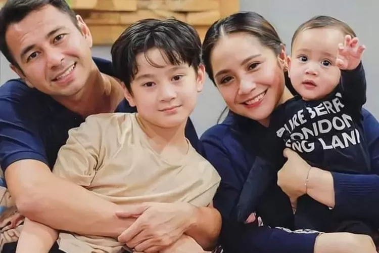 Rafathar bongkar kebohongan di balik kemesraan Raffi Ahmad dan Nagita Slavina: Cuma buat syuting doang