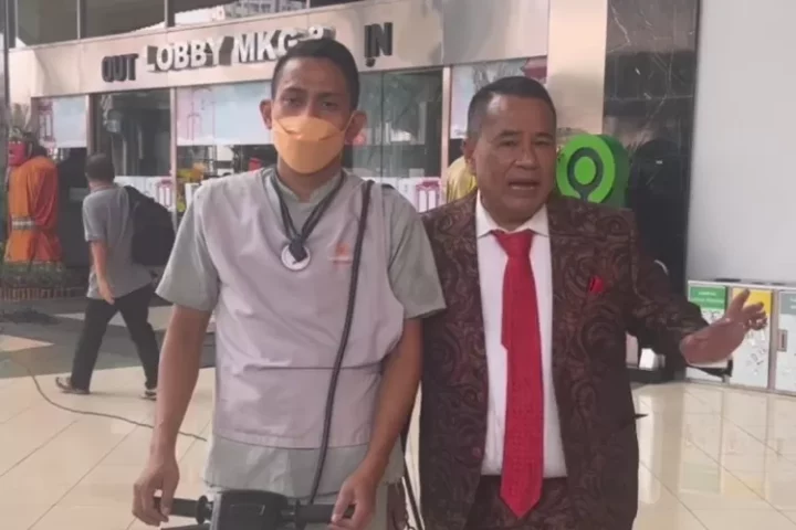 Kembalikan dompet Hotman Paris berisi Rp70 juta, ajaibnya sifat cleaning service jadi sorotan: Jiwa dewanya..