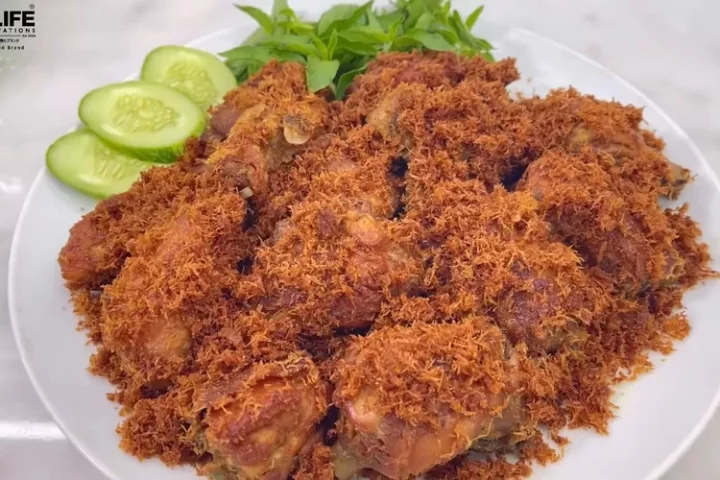 Ramadhan 2023 : Resep ayam goreng serundeng praktis, bisa jadi stok untuk menu sahur