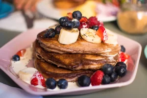 Sejarah dan resep pancake sederhana yang mudah dibuat, cocok untuk menu sarapan anak