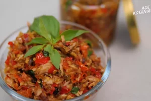 Resep sambal cakalang suwir khas Manado yang pedas dan nagih pas banget dimakan sama nasi hangat