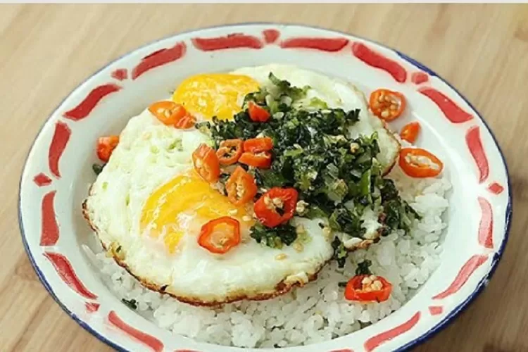 Bukan sembarang telur ceplok! Resep telur ceplok siram scallion oil, praktis dan lezat