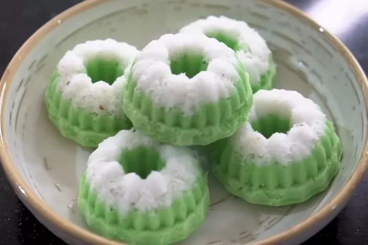 Resep kue putu ayu lembut tanpa mixer, jajanan tradisional yang bisa jadi ide takjil Ramadhan 2023