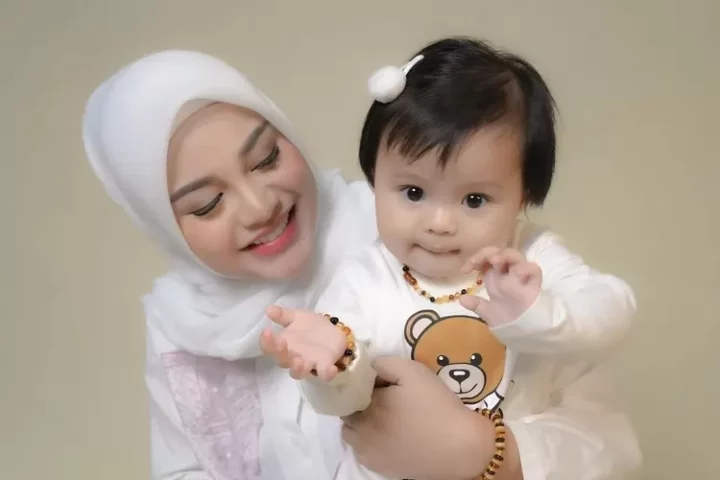 Ternyata begini reaksi Aurel Hermansyah saat Krisdayanti memberikan kopi pahit ke baby Ameena