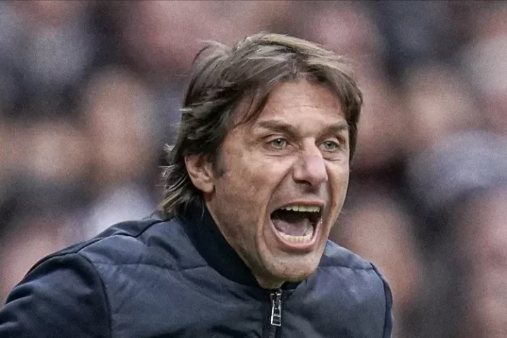 Mantan pelatih Chelsea FC, Antonio Conte resmi dipecat sebagai pelatih Tottenham Hostpur