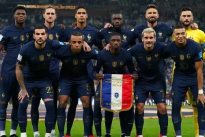 Allez les bleus! Lirik lagu Vegedream-Ramenez La Coupe A La Maison, yang jadi anthem kebanggaan Timnas Prancis