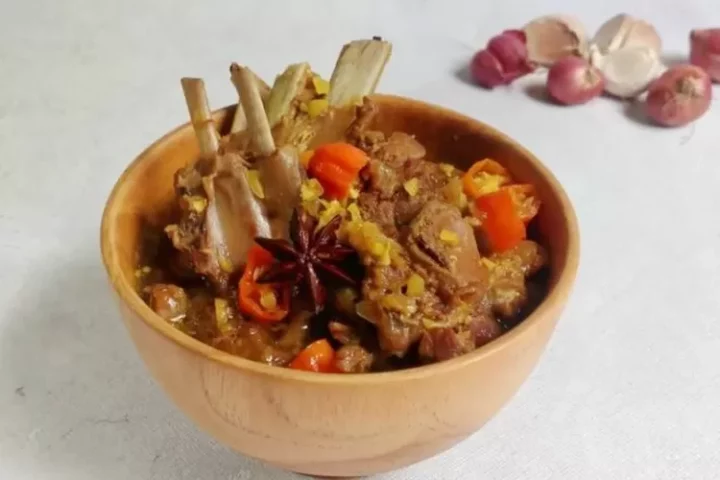 Resep tengkleng rica kambing, menu berbuka mewah yang pedesnya bikin ketagihan, yuk buat