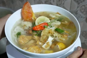 Resep mie toprak khas Solo, nikmatnya pakai kuah bening yang seger