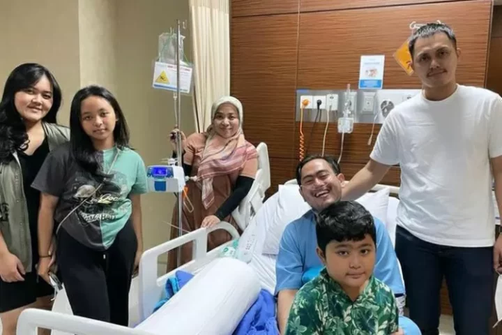 Jenguk King Nassar, Muzdalifah beri sebuah pesan manis: Aku sayang dan cinta papah dari anak-anak