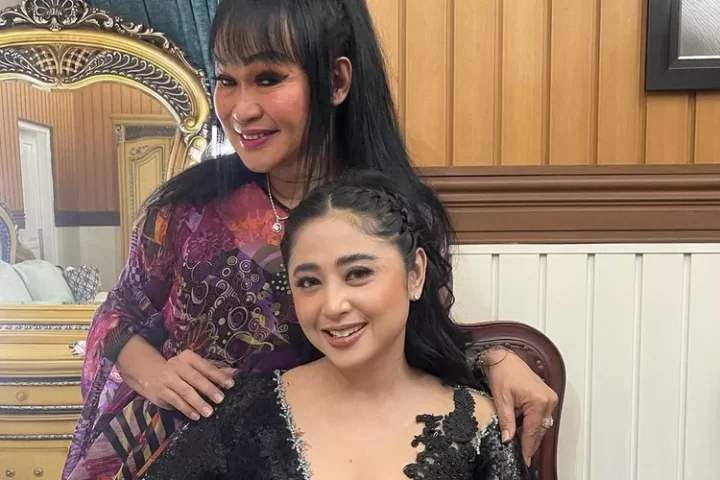 Ketemu tahun 2018 Dewi Perssik pilih jual mahal, kini tak tahan dinikahi Rully: Kita sama-sama mau segera...