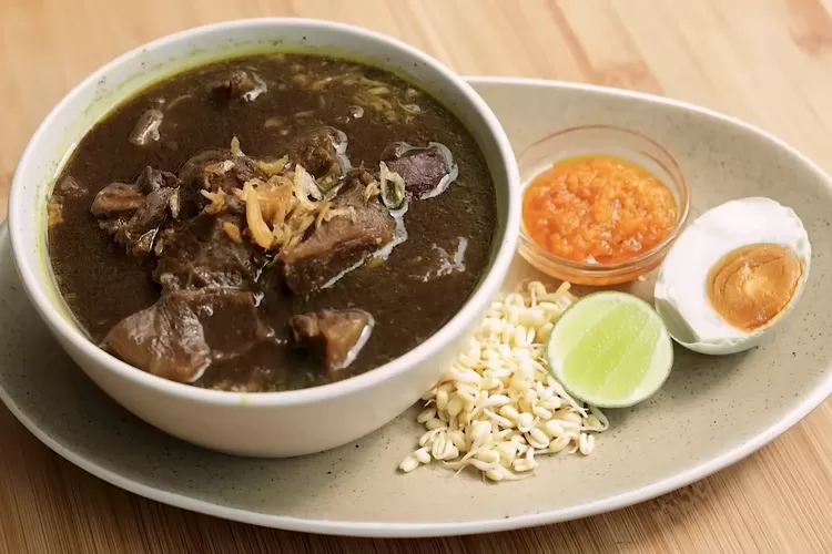 Ramadhan 2023: Resep rawon lengkap dengan sambal untuk menu sahur dan buka puasa dari Devina Hermawan