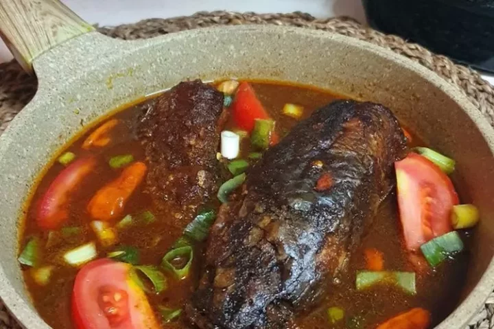 Lekat dengan tradisi nyorong bagi masyarakat Betawi, ini dia resep gabung pucung yang warnanya hitam