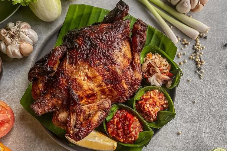 Resep ayam guling khas Bali, olahan ayam panggang dengan isian bumbu rempah yang nikmat di lidah