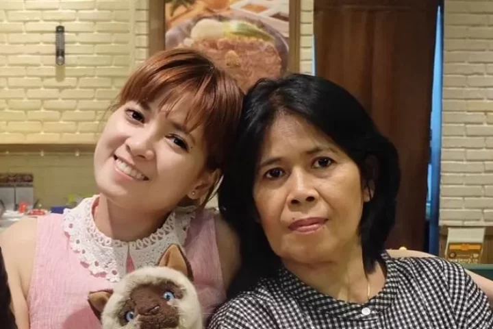 Sang ibu sakit ginjal kronis, Chika Jessica rutin temani cuci darah seminggu sekali