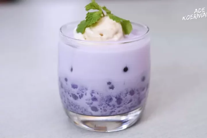 Ramadhan 2023 : Resep taro latte ala cafe pakai ubi asli, manis segarnya cocok dijadikan takjil buka puasa