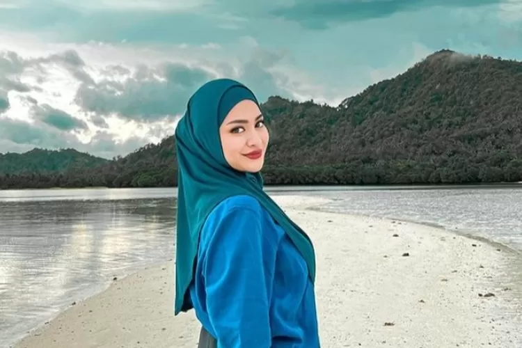 Berbulan-bulan tergoda membuka hijab, Nathalie Holscher akhirnya mantapkan hati karena hal ini: Dikasih...