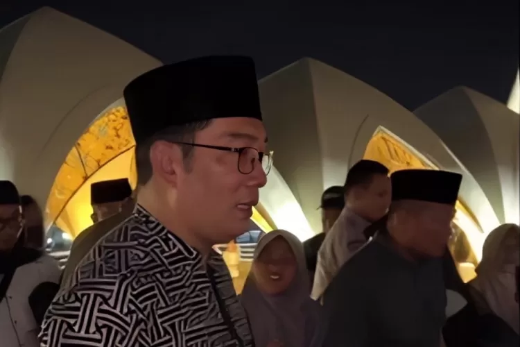 Gubernur Ridwan Kamil sahur bersama artis ibu kota, begini kegiatannya