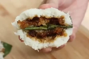 Resep kue awug atau putu ayu ala Devina Hermawan, hangat, manis dan lembut kesukaan anak-anak, yuk buat!