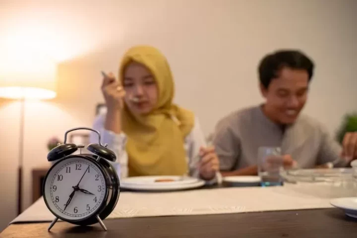 Ramadhan segera tiba, ikuti 8 tips ini agar enggak telat sahur!