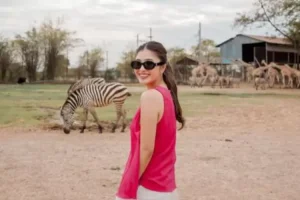 Liburan ke Safari Park Open Zoo di Kanchanaburi Thailand demi foto bareng satwa, Putri Setiawan: Sehappy itu