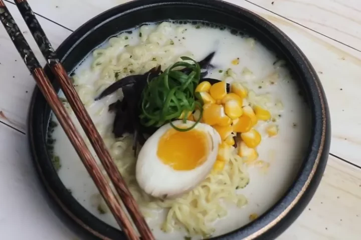 Viral Yatai Indomie di Twitter, ini dia resep Indomie ramen yang bisa kamu buat sendiri di rumah!