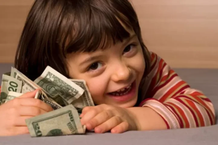 Cara mudah mengajarkan anak mengatur keuangan