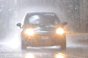 7 Tips merawat mobil saat musim hujan tiba