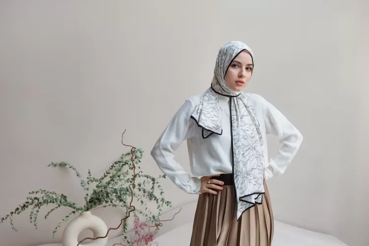 5 Tips pilih outfit yang trendi tapi tetap syari, pilih warna yang tak mencolok