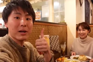 Tomohiro Waseda Boys ajak sang mama ke restoran Jepang untuk pertama kali, Sang Mama: Enak banget!