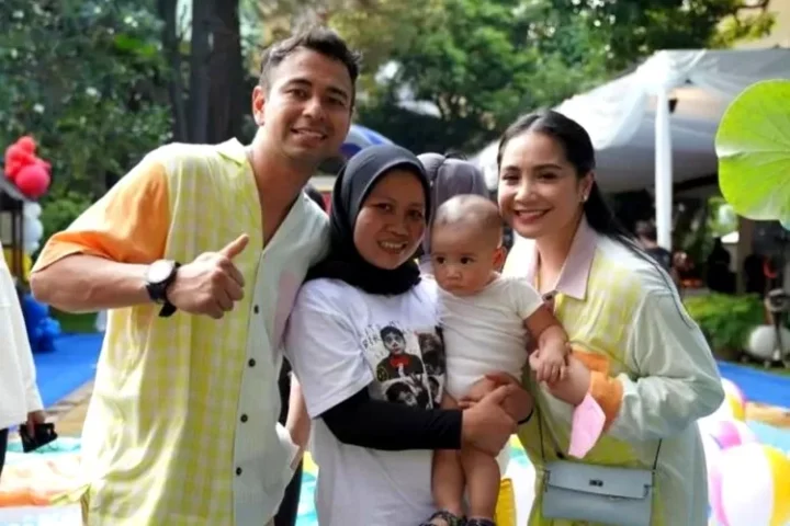 Sus Rini ajari Rayyanza sholat, Raffi Ahmad dan Nagita Slavina malah kena cibiran pedas netizen