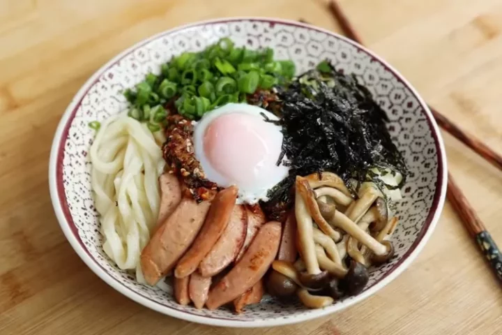 Resep ramen tanpa kuah ala abura soba oleh Devina Hermawan, cocok buat kamu yang suka pedas