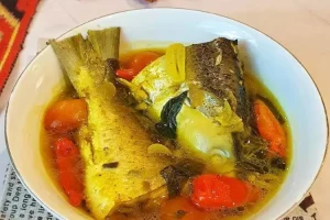 Resep ikan bolu asam mangga, cocok buat kamu yang kepingin makan kuah asem yang segar