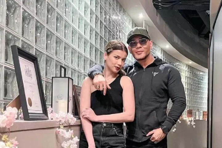 Tidur bertiga bareng Deddy Corbuzier, Sabrina Chairunnisa ungkap anak ketiganya kadang ke tendang: Dia nyempil