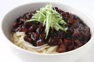 Resep Spicy Jjajangmeon ala Devina Hermawan, nggak perlu ribet bisa bikin sendiri di rumah, yuk cobain!