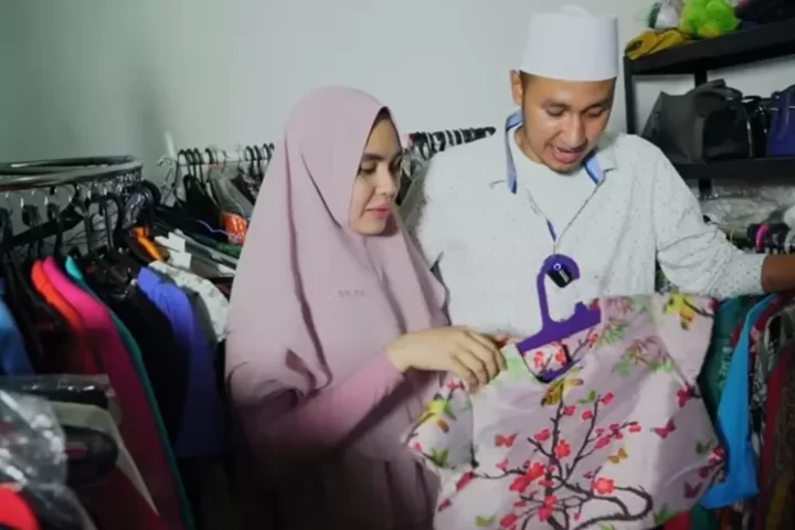 Sampai sebut Naudzubillah, suami Kartika Putri dipancing dengan pakaian seksi jenis begini: Kamu oke nggak?