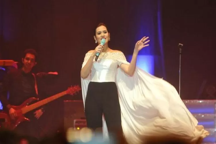 Doa Sang Ibu Menembus Langit, Raisa Sukses Gelar Konser Tanpa Diguyur Hujan