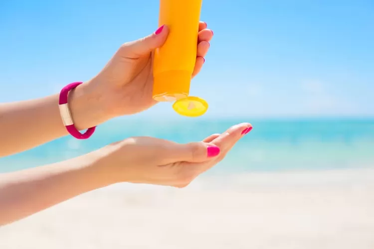 Jangan Biarkan Wajah Langsung Terpapar Sinar Matahari! Berikut Tips Memilih Sunscreen untuk Kulit Kering