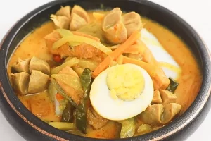 Idul Fitri 2023: Resep ketupat sayur bakso ala Devina Hermawan, cocok jadi menu lebaran untuk keluarga besar