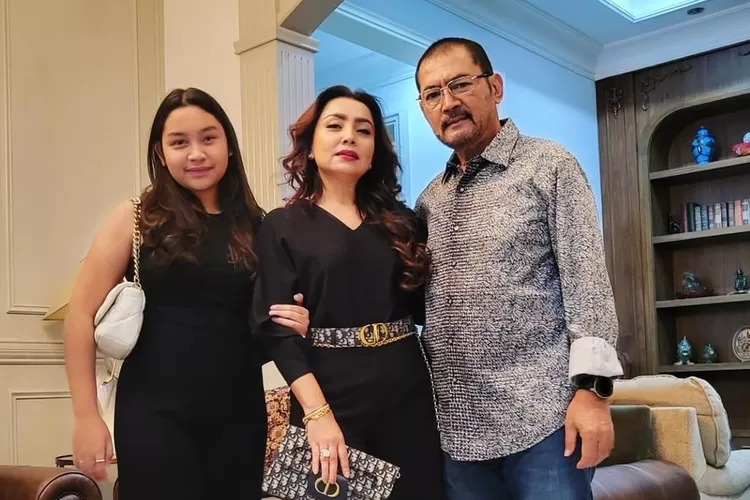 Halimah diceraikan, Mayangsari pamer kebahagiaan bareng Bambang Trihatmodjo dan anak di tahun yang sama