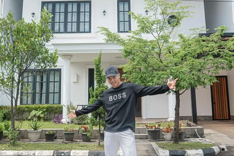 Lakukan house tour di rumah baru, Fadly Faisal beberkan kisah sedih pemilik sebelumnya: Gue ngerasa benget