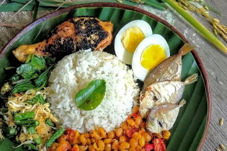 Sego wiwit jadi hidangan rasa syukur saat masa panen tiba, ayam ingkung dan sambal gepeng masuk olahan wajib