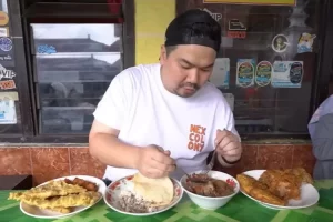 Warung Brongkos Handayani di Yogyakarta, berdiri sejak 1975, Nex Carlos sampai syok: Rasanya gak ada obat!